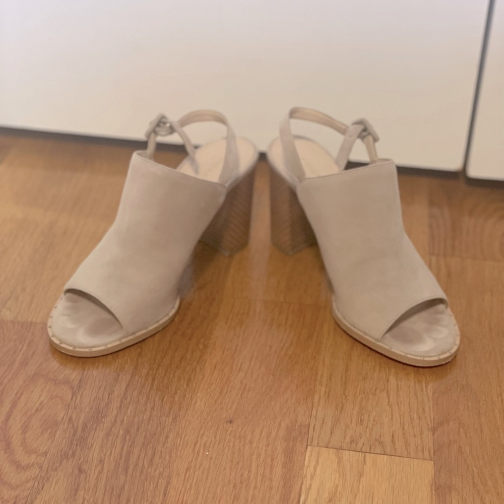 Elegant Tan Women's Block Heel Sandals. Worn 2x. Matches just about anything!